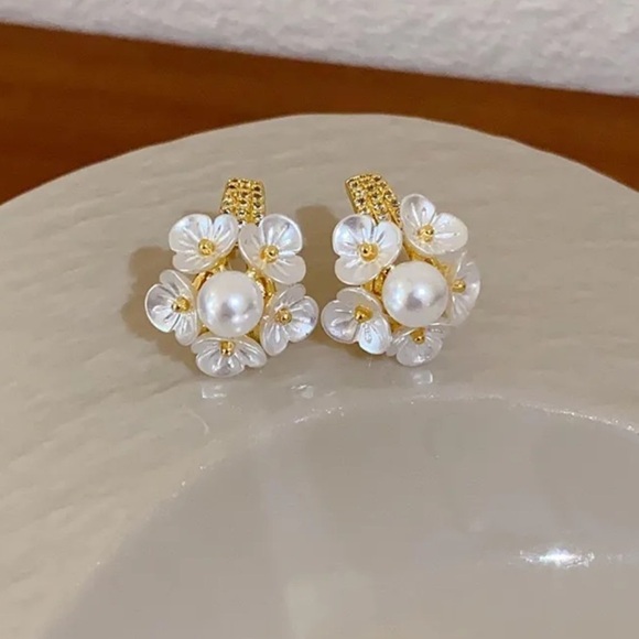 White Flower Stud Earrings with Rhinestones - Picture 4 of 4